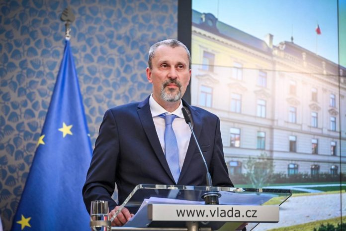 Další úleva od byrokracie. Vláda schválila třetí antibyrokratický balíček připravený ministrem Michalem Šalomounem