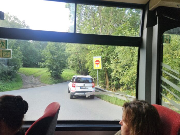 Obce se obrátily na soud kvůli dopravnímu opatření v ulici Na Krutci. Žádají i předběžné opatření